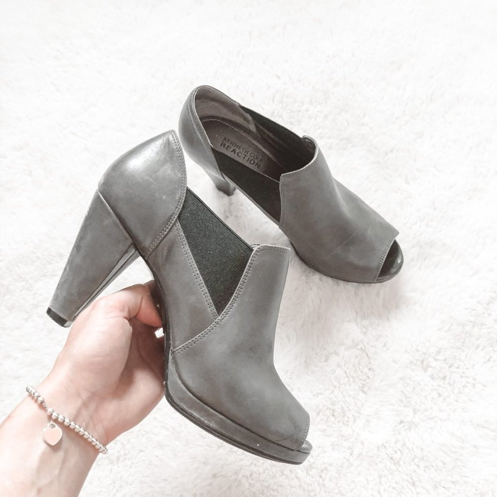 Kenneth Cole Grey Ankle Peep Toe Booties Sz 6.5